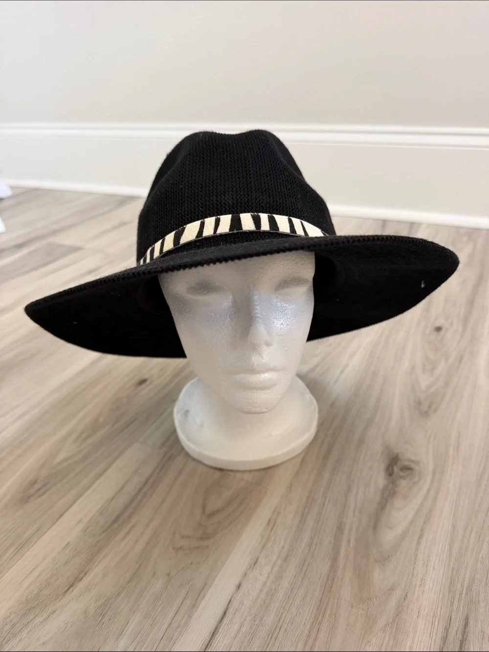 NWT URBAN OUTFITTERS Black Wide-Brim Men’s Hat with Contrasting Band o/s